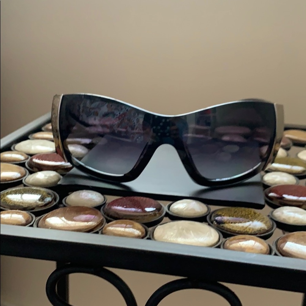 Chanel sun glasses with case